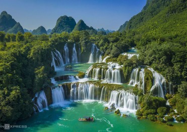 LES PITONS KARTIQUES DU NORD-EST